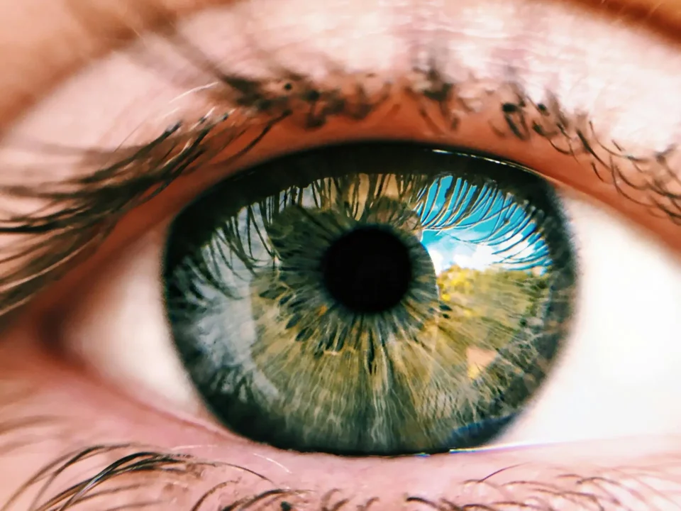 Brainspotting therapy benefits. Close-Up Photo of Person's Eye.